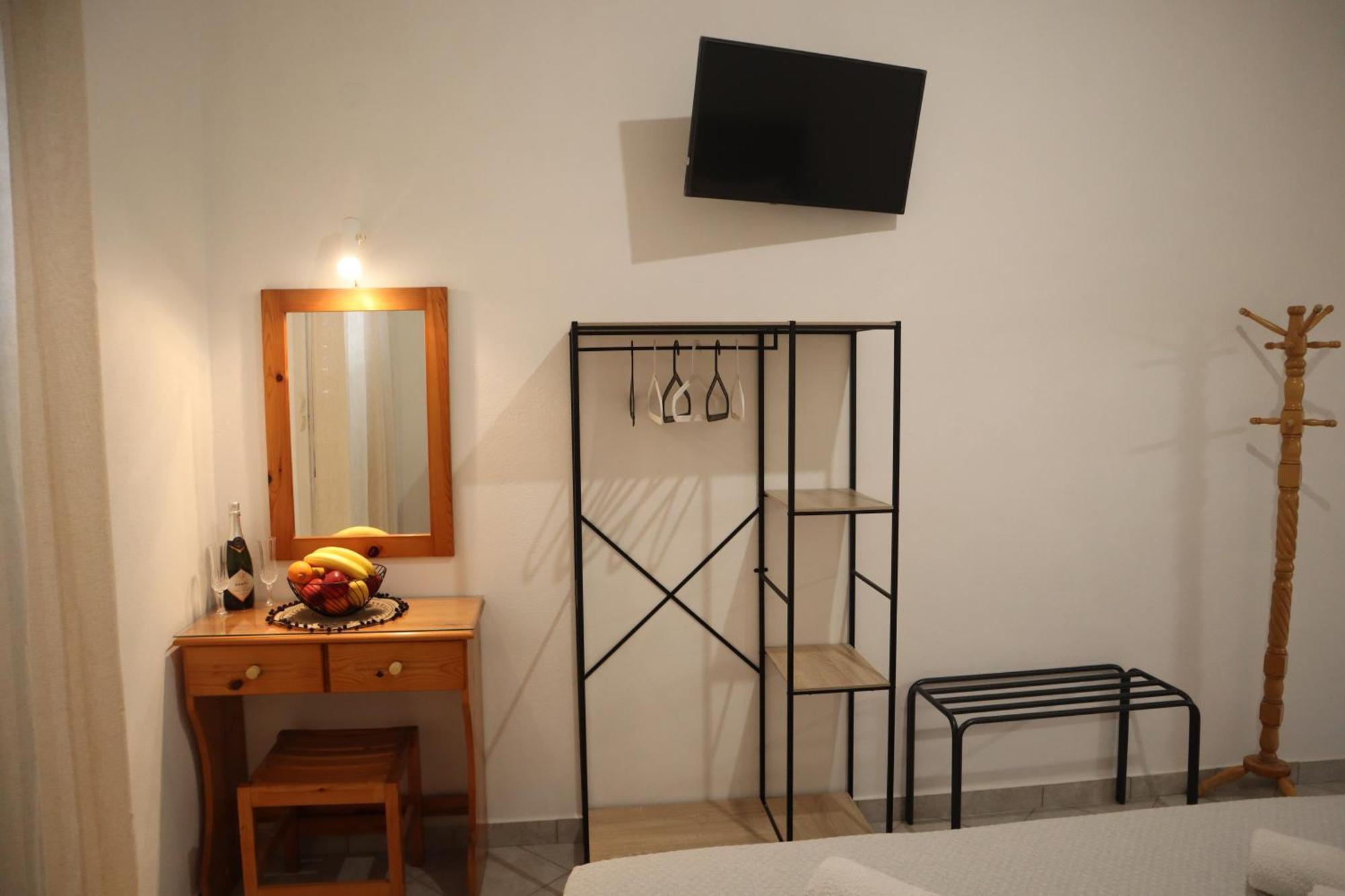 Pension St.George Rooms & Studios Perivolos  Exterior photo