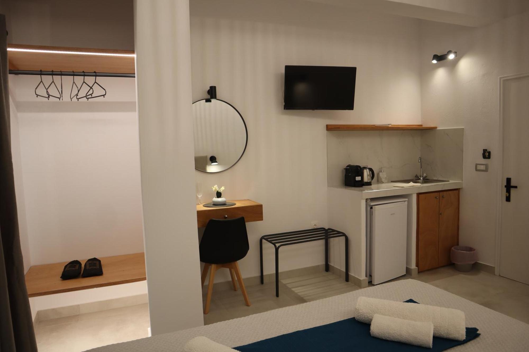 Pension St.George Rooms & Studios Perivolos  Exterior photo