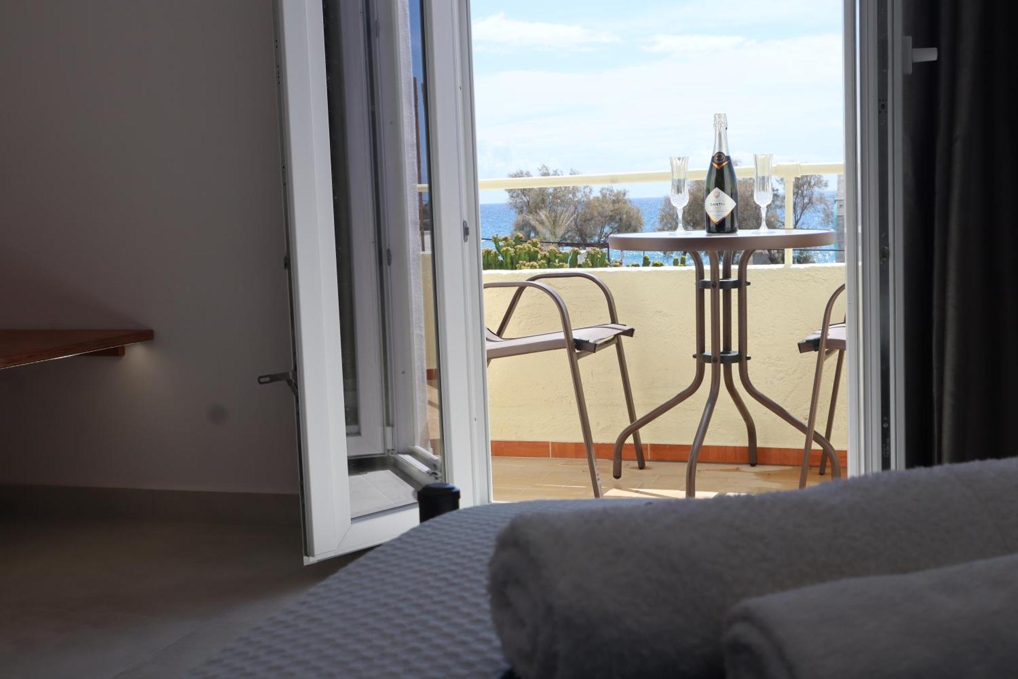 Pension St.George Rooms & Studios Perivolos  Exterior photo
